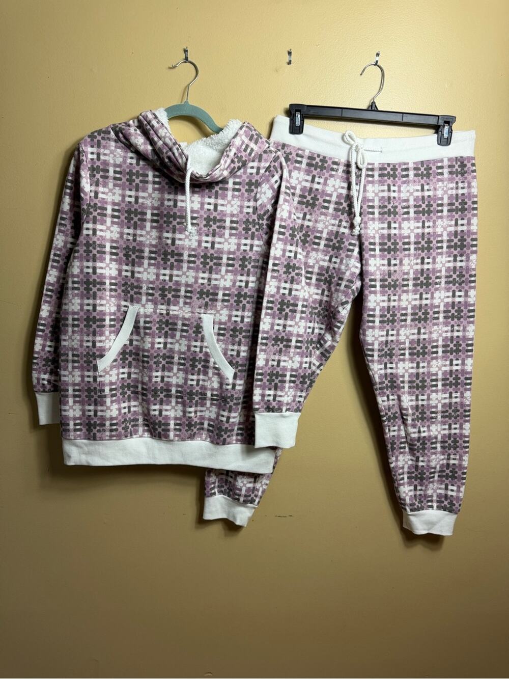 NWT PajamaGram Chalet Fleece 2-Piece Pajama Set PM Petite Medium Pink Plaid